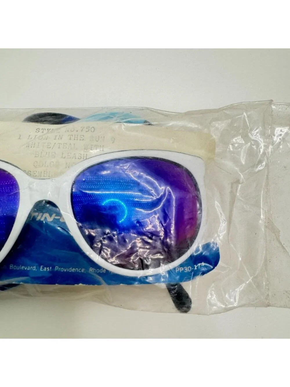 Martin-Copeland Sunglasses Lion In The Sun Style 750 White Teal Color 20 N-9